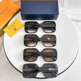 Picture of Louis Vuitton Sunglasses _SKUfw77817983fw